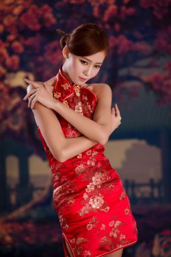 台灣荡乳尤物Winnie小雪《古典紅色旗袍》